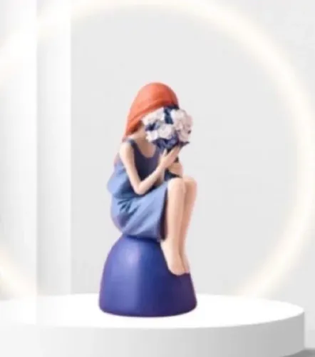 Linda escultura de menina com flores - Decoração única para sua casa