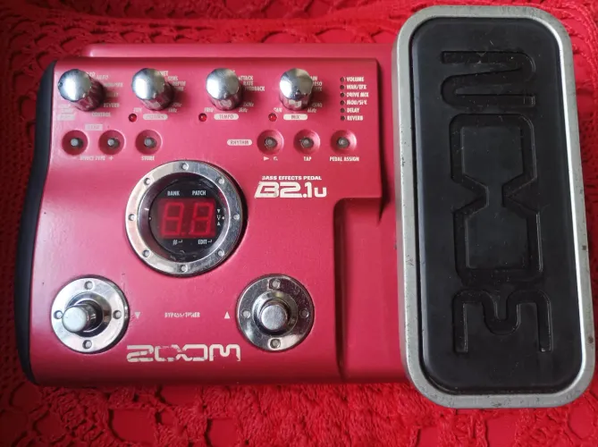 Pedal de Efeitos Zoom B2.1u - Para contrabaixo 