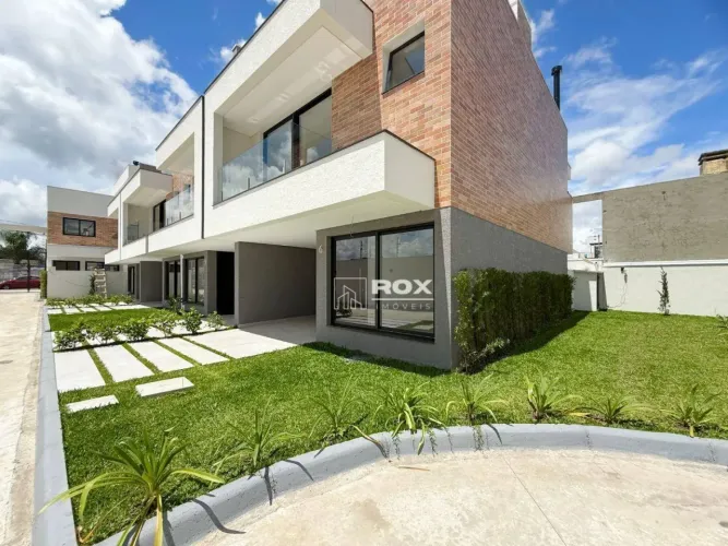 Sobrado novo com quintal à venda - Santa Felicidade - Curitiba/PR