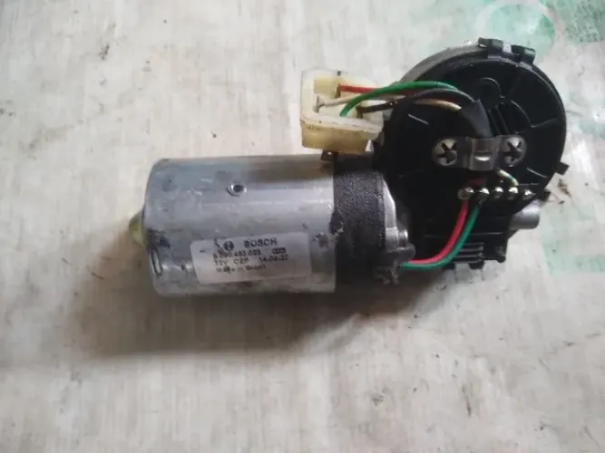 Motor Limpador Para-brisa Mb Caminhão E Ônibus 12v Bosch *3