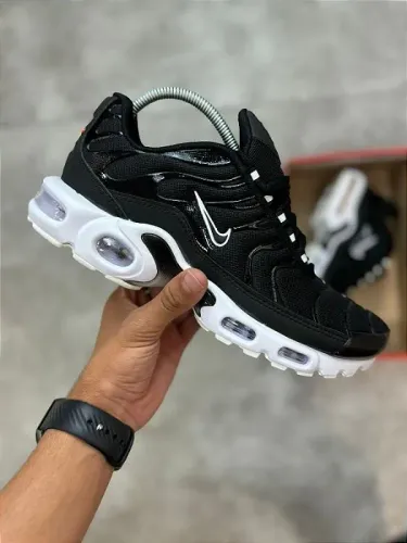 Nike Air Max Plus TN Preto e Branco