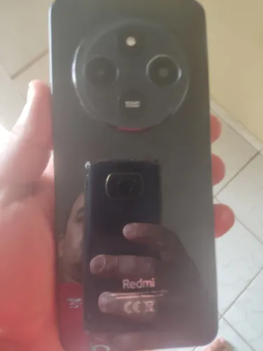 Redmi 14c 128 gb tem um pequeno trinco 