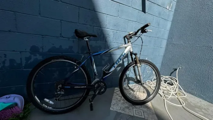 Bicicleta TREK 4900 Aro 26 | Quadro Alumínio | Suspensão RockShox | Ótimo Estado