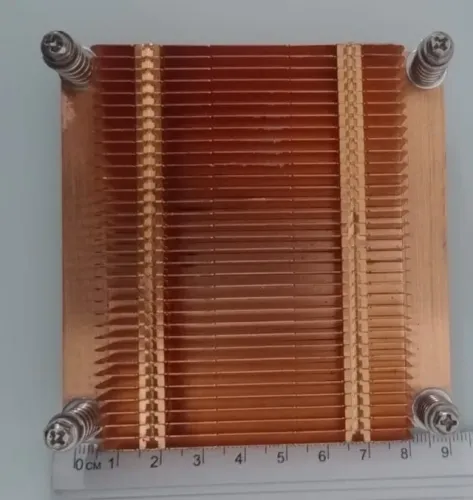 Dissipador de calor em cobre - dimensões de 9cm x 9cm x 2 cm