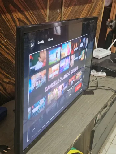Vendo TV Samsung 32 polegadas smart Wi-Fi