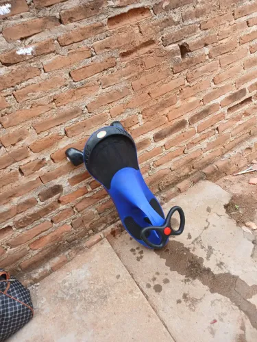 Caro carrinho de lemã com LED nas rodas