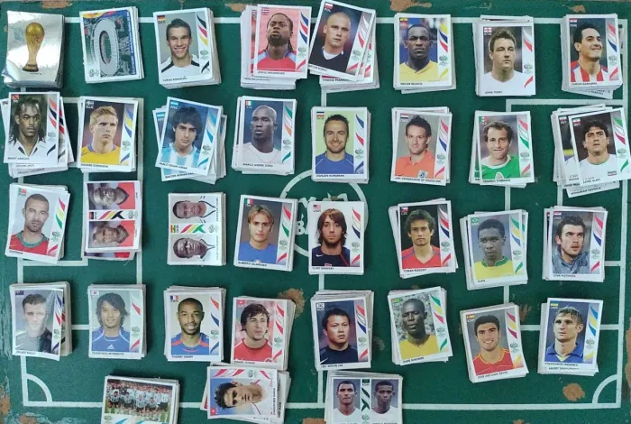 8 FIGURINHAS RETIRADAS DE 2006