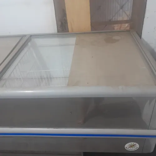 Vendo ilha de frios precisa fazer manutenção