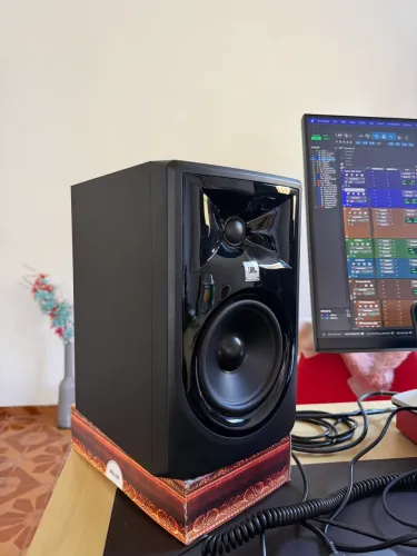 JBL 305p MKii - Monitor de Referência