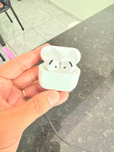 Airpod 4 com cancelamento de ruido novo