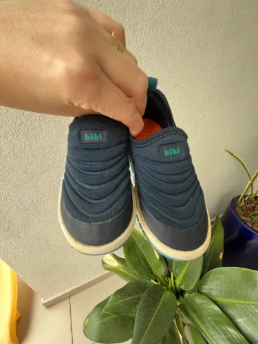 Tênis azul marinho BIbi