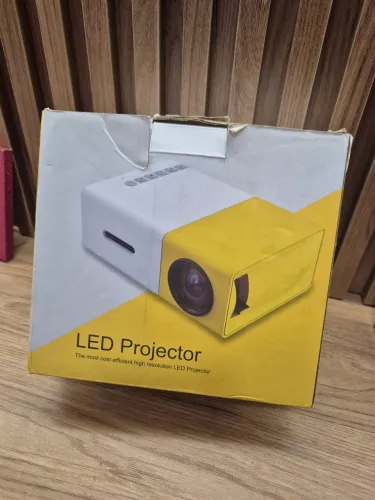 Mini projetor - venda porque ganhei outro