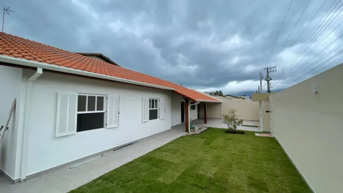Casa no Bairro do Pontal da Cruz para Locação anual em São Sebastião