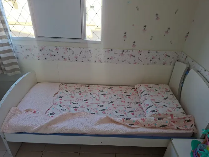 Cama solteiro com colchão