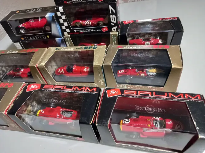 Lote Miniaturas F1 e Carros Corrida Antigos escala 1:43