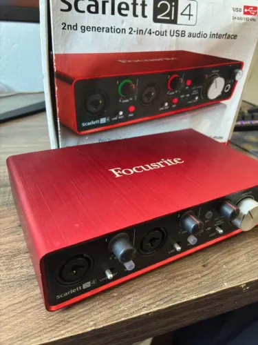 Interface de Audio Focusrite Scarlett 2i4