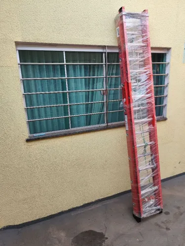 Escada de fibra nova