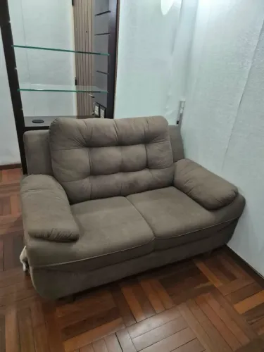 Sofá de dois lugares Marrom
