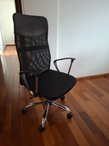 Cadeira presidente semi nova
