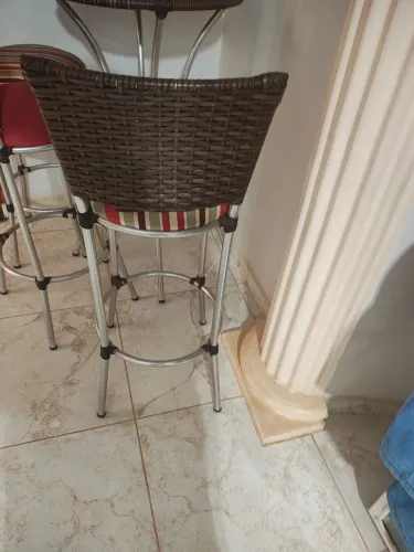 Bistrô com três cadeiras