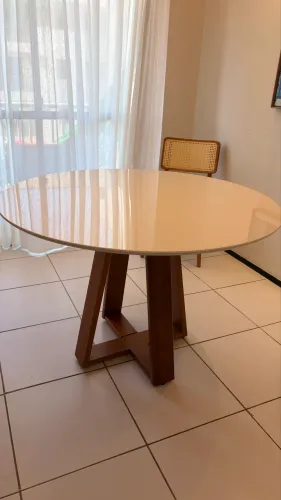 Mesa Vitória Redonda - 117x117 cm 