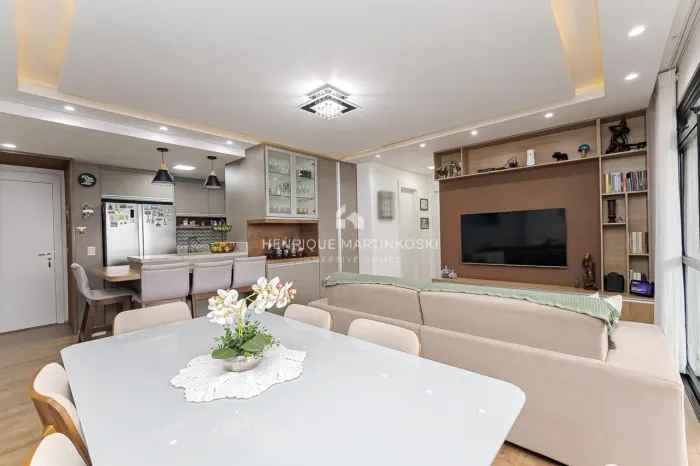 Apartamento mobiliado de 3 quartos no Ecoville, com varanda gourmet envidraçada e vista ab