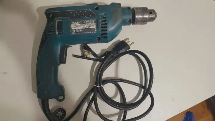 Furadeira de Impacto Makita HP1640 760W 220V - Pouquíssimo Uso