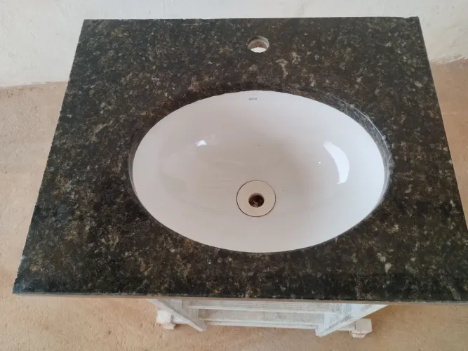 Vendo esse lavatório de granito verde Ubatuba 50cm x 41cm