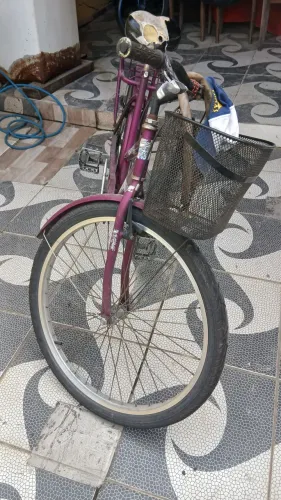 Vende-se uma bicicleta