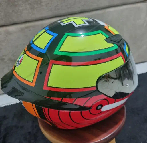 Capacete AGV Num.64 - praticamente sem uso acompanha viseira transparente e fume.na caixa