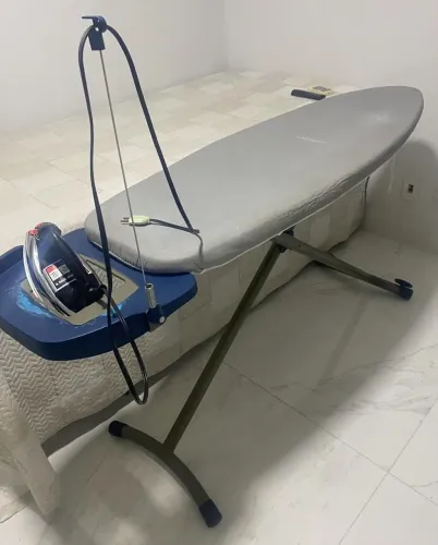 Vendo Tábua de Passar Roupa com rodinhas