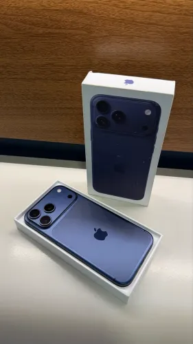 iPhone 17 Pro Max Deep Blue 256GB, Seminovo, com Garantia Apple até Novembro