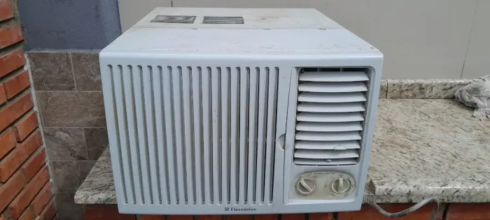 Vendo ar condicionado 7000btu quente/frio eletrolux