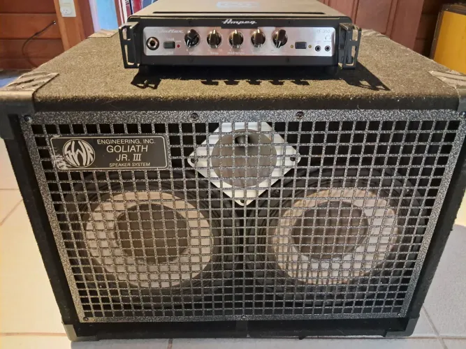 AMPLIFICADOR AMPEG PF350 + Caixa SWR Goliath JR III