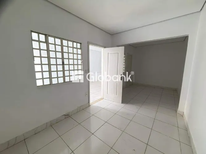 Ponto comercial para aluguel Centro 70m² Montes Claros MG
