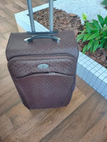 Vendo mala 23l grande zerada