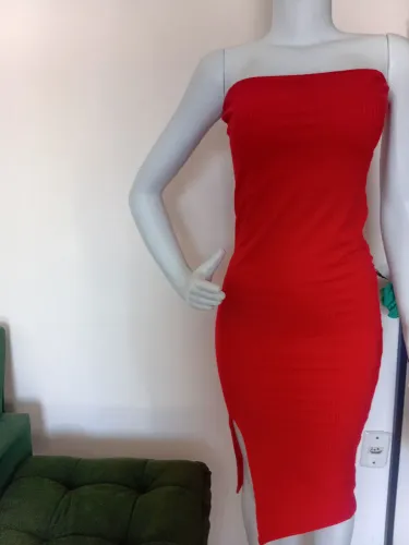 Venda roupa feminina em promoção cada peças tem um valor .