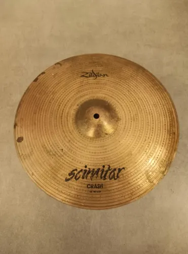## Prato de bateria Zildjian Scimitar Crash 16, liga B8, ótimo custo benefício !!