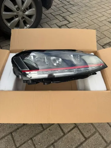 Farol Golf Mk7 Duplo U vermelho
