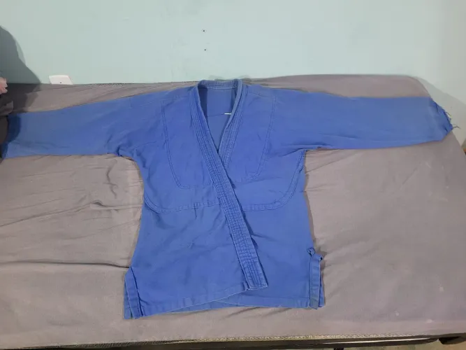 Kimono Jiu-Jitsu/Judô Azul  Usado Bom Estado