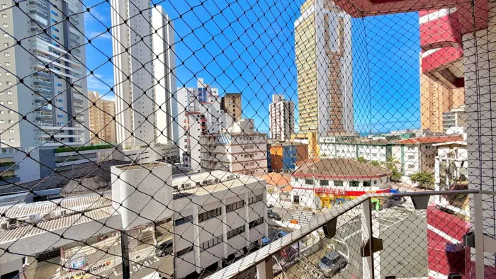 Apartamento à venda em Praia Grande com 1 dormitório, 1 vaga e com piscina