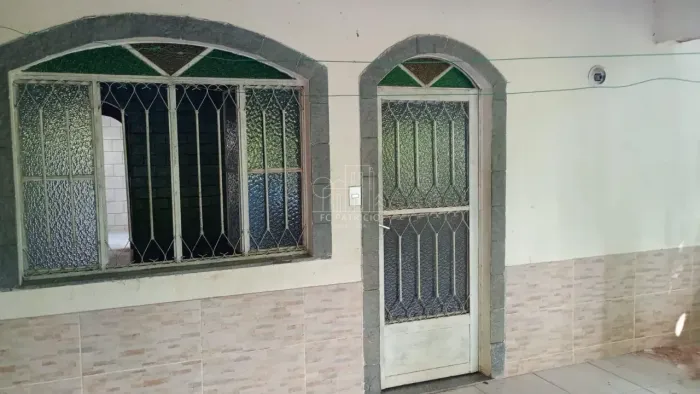 Casa para locação Urgente! R$900,00.Atrás da Guapipapéis. Não paga água e nem energia! Par