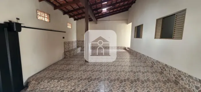 Casa para locação no bairro Taiaman