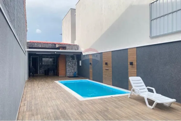 Casa com piscina no bairro Ipanema Ville: Charme e Conforto!