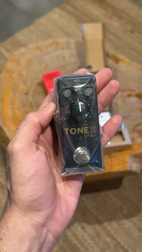 Pedal IK Multimedia Tonex One Plus ( midi )