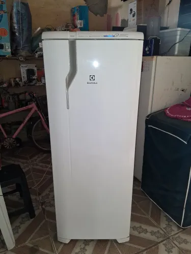 Geladeira Electrolux gelo seco frostfree seminova