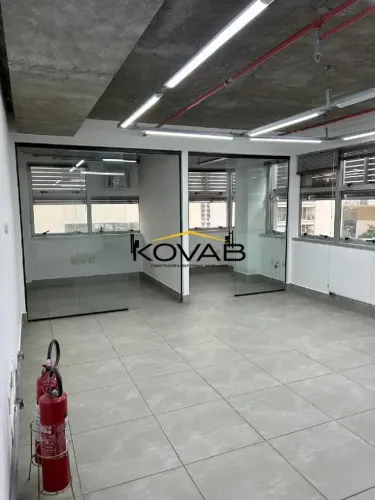 SALA COMERCIAL PARA LOCAÇÃO MOEMA - 52m² - Metrô Eucaliptos