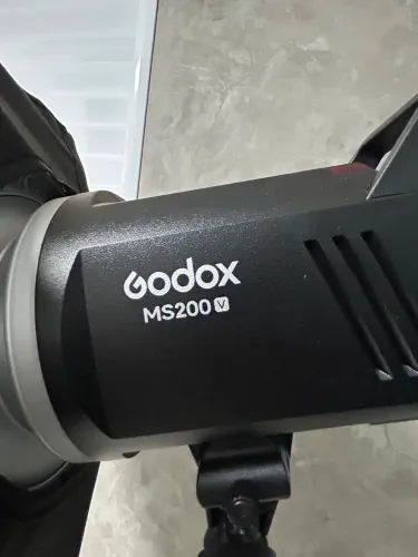 Tocha Godox Ms200v + Octabox com grid colmeia 95cm + Tripé ajustável reforçado 3,1m
