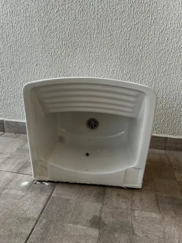 Tanque de parede lavanderia Deca 30 litros