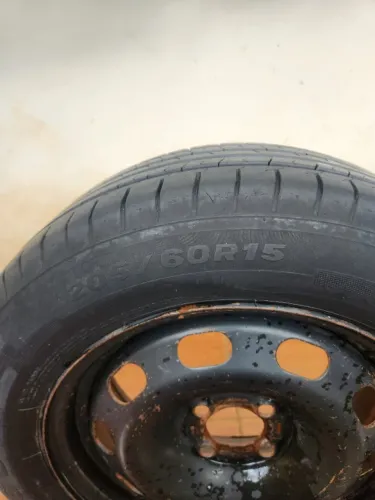 Pneu 205/60R 15 com roda